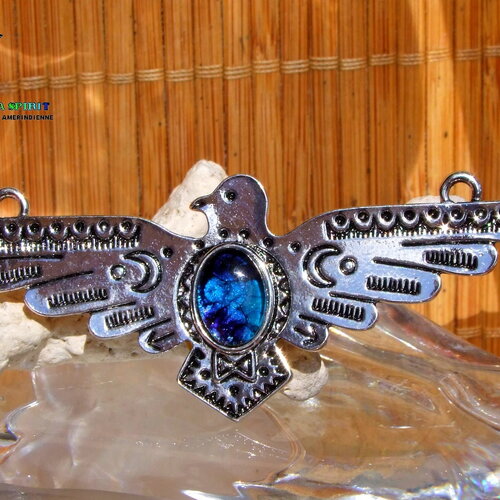 Grand pendentif tribal ethnique de 7.1 cm, oiseau du tonnerre métal argenté, gravures symboles ethniques, cabochon coloration fait main