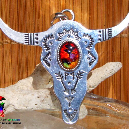 Grand pendentif tribal ethnique de 7.1 cm, tête de boeuf bison métal argenté, gravures symboles ethniques, cabochon coloration artisanale