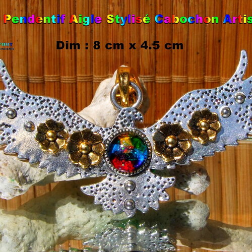 Pendentif bohème 8 cm aigle stylisé en métal argenté gravures ethniques cabochon coloration artisanale