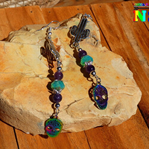Pendants esprit mexique de 9.5 cm (&quot;3.74) de long - boucles d'oreilles crânes mexicains multicolores acier inoxydable cactus et améthystes