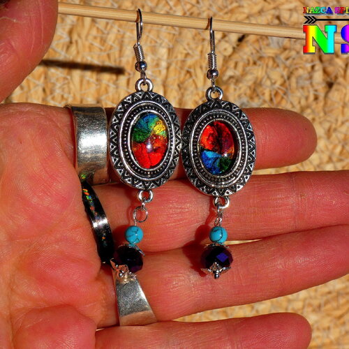 Pendants ethniques ovales gravés style bijoux mayas - pendants artisanaux turquoises et cabochons faits main multicolore iridescent