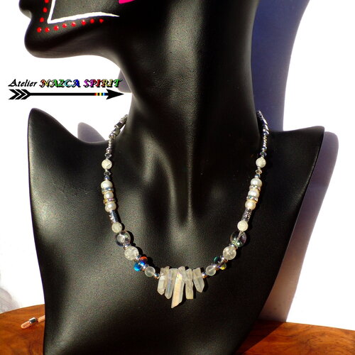 Collier bohème réglable /perles de culture blanches / perles de cristal de roche et aura/cristal autrichien /imitation pierre de lune verre