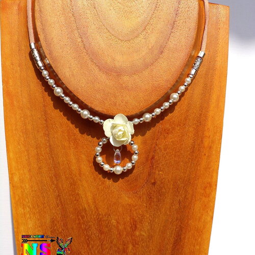 Collier mariage -bijou de dos - perles rondes - cristal autrichien nacré - roses ivoire champagne et rose poudré -chaîne plaqué argent