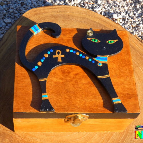 Boite à bijoux rectangle déesse chatte bastet - coffret bois lasuré peintures acryliques or et noir - boite à bijoux avec miroir intérieur