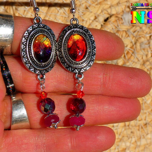Pendants tribal ethnique ovales gravés style mayas - boucles d'oreilles artisanales rubis et cabochons faits main multicolore iridescent
