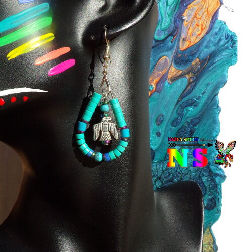 Boucles oreilles pendantes en acier inoxydable et turquoises, pendants aigles totem gravé - bijou artisanal argent et bleu turquoise