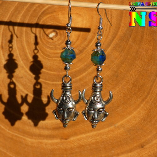 Pendants africains plaqué argent et cristal de bohème - bijou  ethnique fait main - boucle d'oreilles masque tribal - création artistique