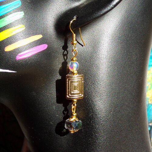 Boucles d'oreilles pendants bohème hippie laiton plaqué or - bijou pour femme - création artisanale - perles cristal bohème aurore boréale
