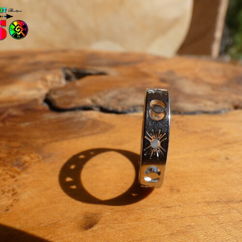 Alliance anneau en acier inoxydable argent, croissants de lune et soleils ciselées, formes célestes, tailles 8-9-10 disponibles