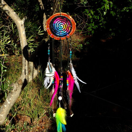Grand attrape-rêves artisanal symbole maya aztèque spirale multicolore - bois de boulot - plumes naturelles -pierre fines agates et jade