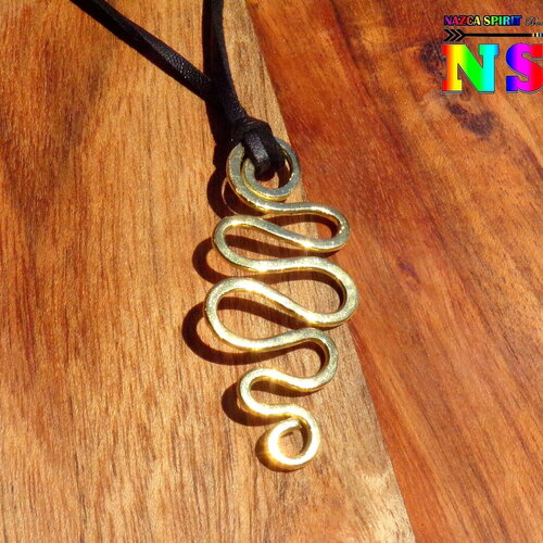 Collier ajustable ethnique  pendentif laiton doré symbole maya de 5.7 cm  (&quot;2.24) x 2.5 cm (&quot;0.98) - bijou artisanal précieux fait main