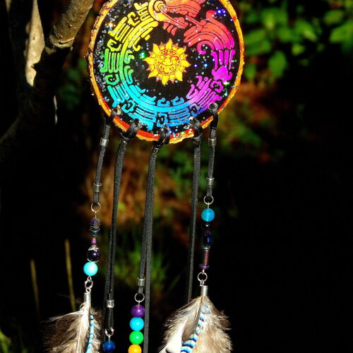 Grand attrape-rêves artisanal dieu aztèque quetzacoatl serpent à plumes multicolore - bois de boulot - plumes naturelles turquoises et jade