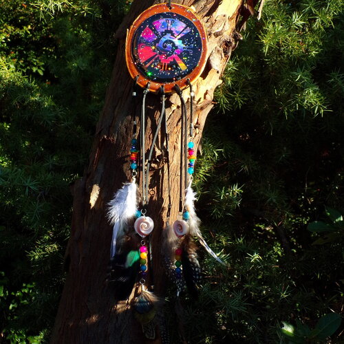 Grand attrape-rêves artisanal divinité maya hunab ku multicolore - bois de boulot - plumes naturelles - perles fines de turquoises et agates