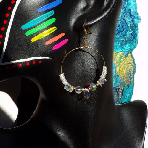 Boucles d'oreilles créoles boho bohème en laiton plaqué or - bijou pour femme - création artisanale - perles cristal bohème aurore boréale