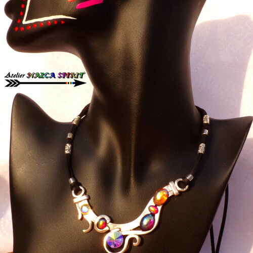 Collier artistique réglable art moderne,  bijou couture design chic en fer forgé, cristal autrichien  iridescent vitrail multicolore