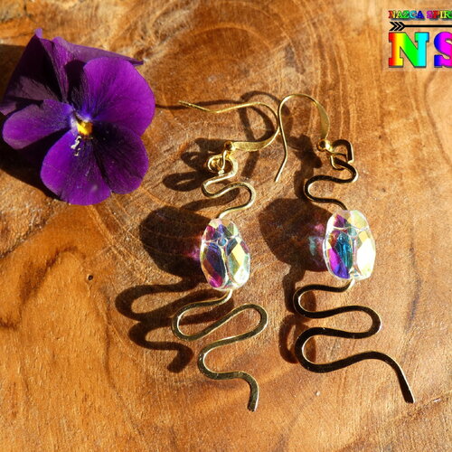Boucles d'oreilles pendants egyptiens serpents laiton or, scarabées cristal aurore boréale, bijou idée cadeau femme or brillant iridescent