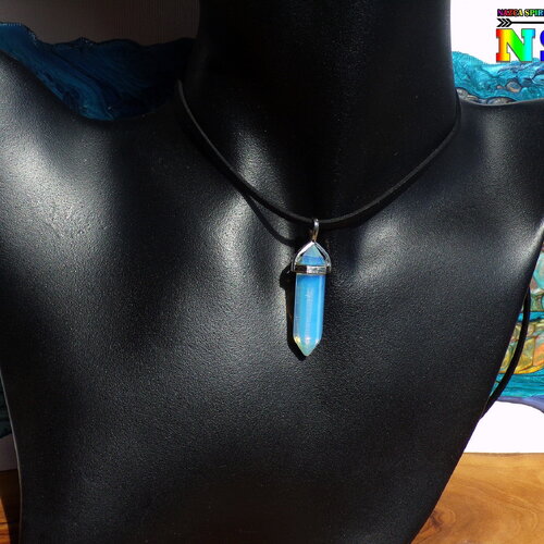 Collier ethnique ajustable - pendentif pointe en opaline sertie sur monture design plaqué argent - bijou lithothérapie esprit zen