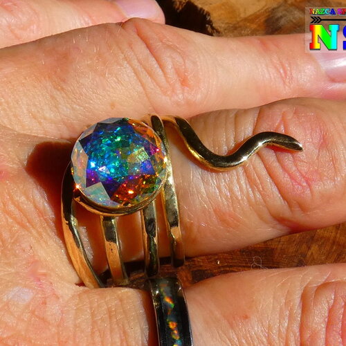 Bague ajustable serpent artisanale fait main laiton or - cristal autrichien facetté aurore boréale - taille 58- bijou femme or et iridescent