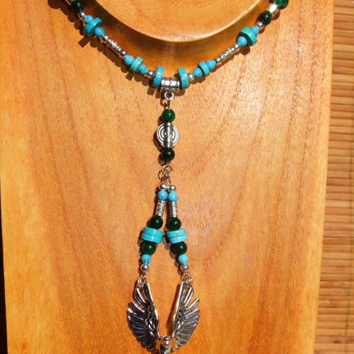 Collier mi-long inspiration navajo baptisé &quot;blue eagle&quot; turquoises naturelle et perles d'emeraude naturelle 