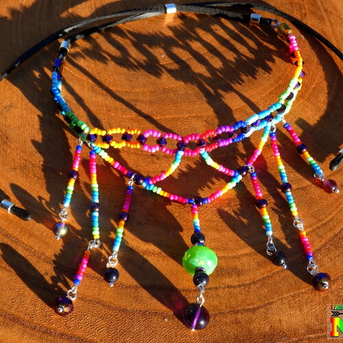 Collier tribal ethnique ajustable perles de rocaille en verre, bijou en pierres fines et cristal vert opalescent, collier femme multicolore