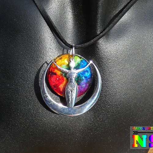 Collier bohème witchcraft ajustable - pendentif déesse fertilité en acier inoxydable argent et disque multicolore iridescent - bijou femme