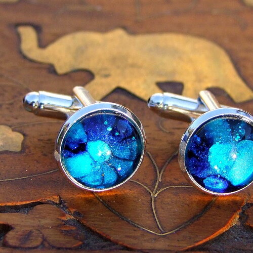Boutons de manchettes ronds design chic,  cabochons ronds en verre coloration artisanale baptisé bleu mystic modèle unique