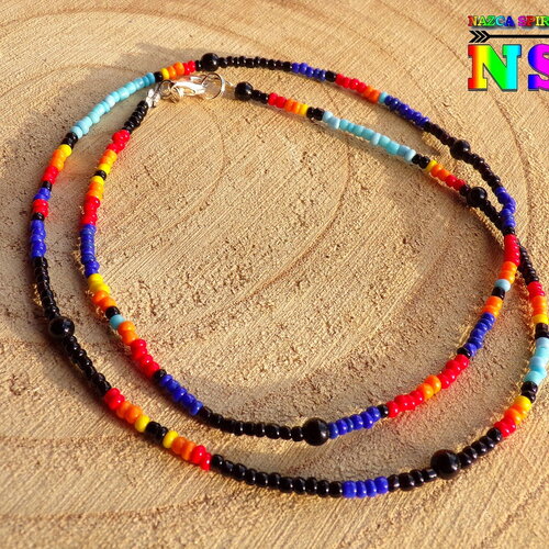 Collier ras de cou tribal ethnique- perles de rocaille en verre multicolore et perles rondes en onyx noir naturelles, bijou fait main