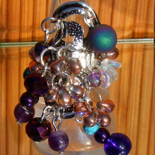 Bague anneau large ajustable en acier inoxydable ciselé de motifs lune et etoile avec grande perle en agate titane et cristaux de bohème
