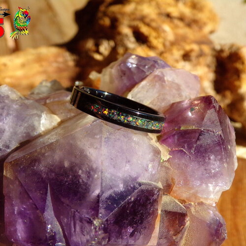 Anneau alliance bohème en carbure de tungstène noir et incrustation d'opales multicolores - bague précieuse mariage fiançaille - fr58 -us8.5