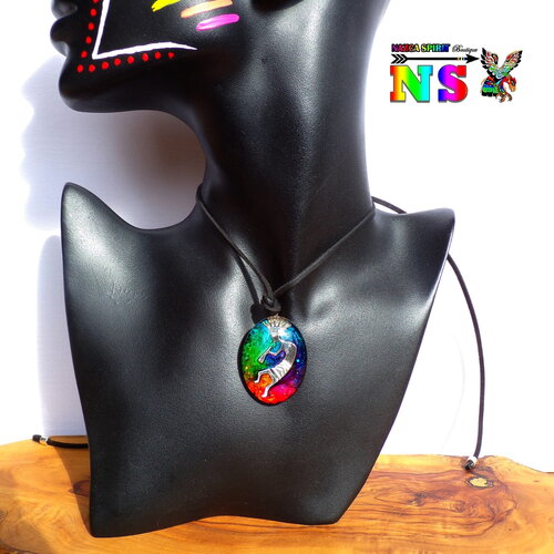 Collier tribal ethnique ajustable, pendentif artisanal fait main, verre ovale kokopelli multicolore iridescent, bijou artisanal unique