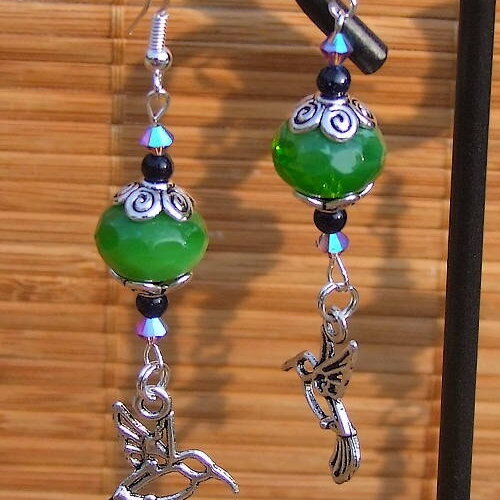 Boucles d'oreilles esprit indien en perles de cristal facetté tchèque vert kiwi &quot;katmandou&quot;