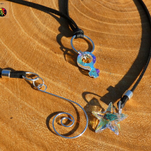 Collier bohème ajustable pendentif symbole feminin en cristal autrichien aurore boréale - pendants etoile en cristal et spirale argent