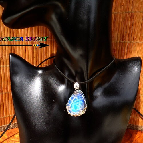 Collier bohème ajustable - pendentif feuilles ciselées plaqué argent - goutte opaline sertie - bijou boho ultra féminin