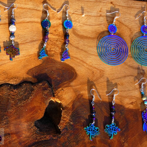 Boucles d'oreilles artisanales bohème ethnique acier inoxydable plaquage titane arc-en-ciel - pendants multicolores acier et gemmes au choix