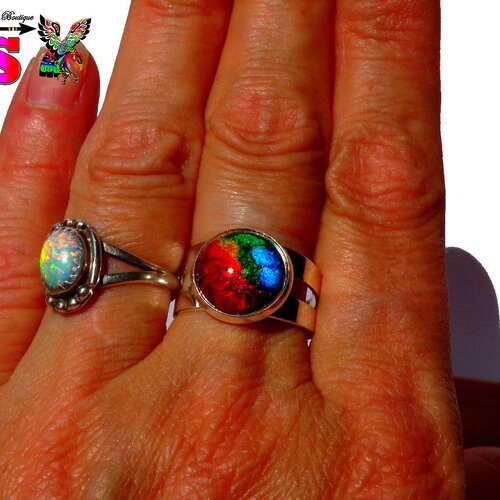 Bague réglable bohème design terre, bijou artisanal fait main, bague ronde plaqué argent, cabochon rond verre multicolore iridescent