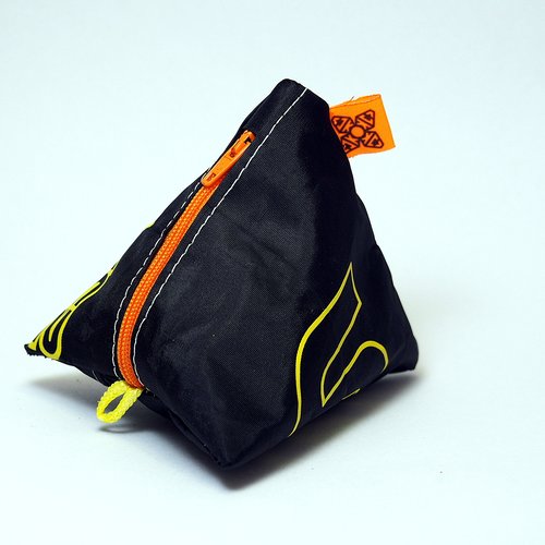 Porte-monnaie jaune et noir en aile de kitesurf upcyclée