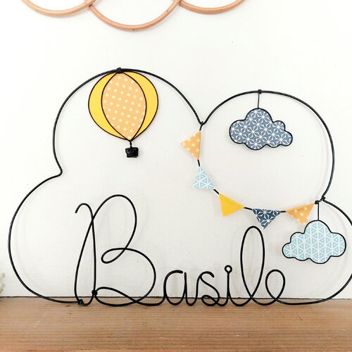 Prénom nuage personnalisable en fil de fer - montgolfière, nuages et guirlande de fanions