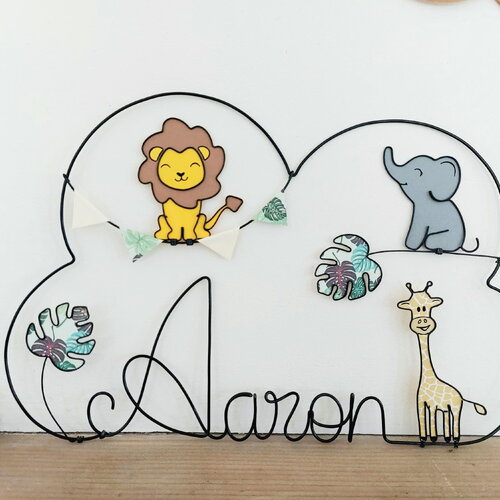 Prénom nuage personnalisable en fil de fer - namibie - girafe, éléphant, lion, guirlande de fanions et feuilles de monstera
