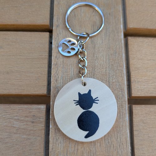 Porte-clés en bois et acier inoxydable argenté chat virgule noir
