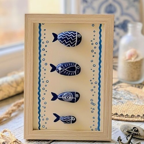 Cadre décoratif poissons bleus en galets