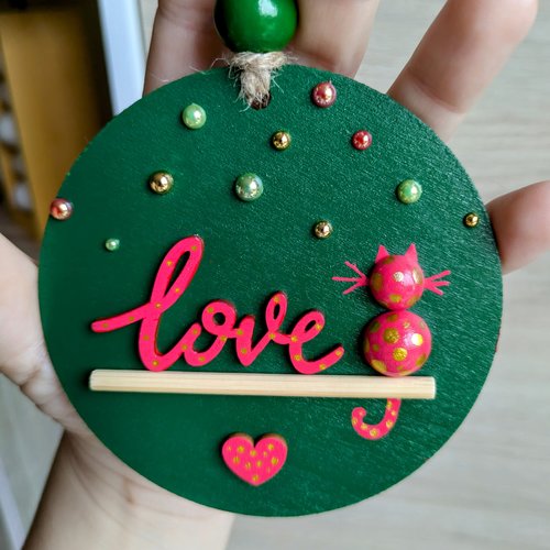 Boule plate en bois love chat rose