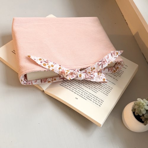 Pochette à livre rose fleurie
