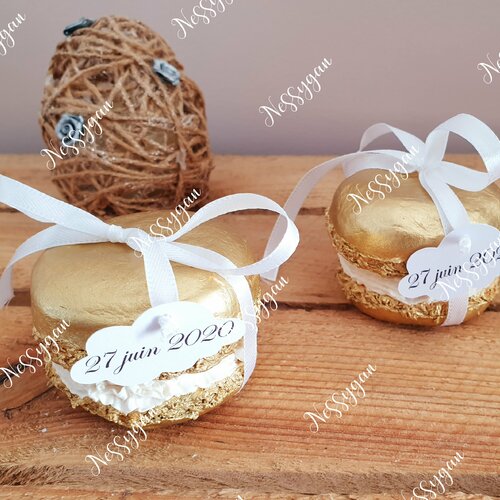 Boîte à dragées macaron couleur personnalisée or- contenant baptême, mariage thème gourmand