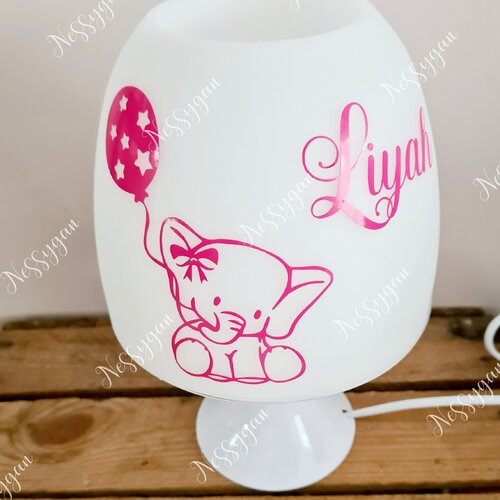 Lampe personnalisée rose pour enfant avec prénom thème éléphant - cadeau de naissance, noël, anniversaire
