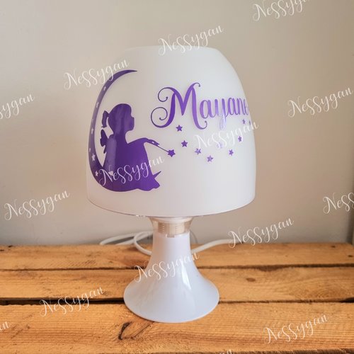 Lampe personnalisée violet pour enfant avec prénom fée sur la lune - cadeau de naissance, noël, anniversaire