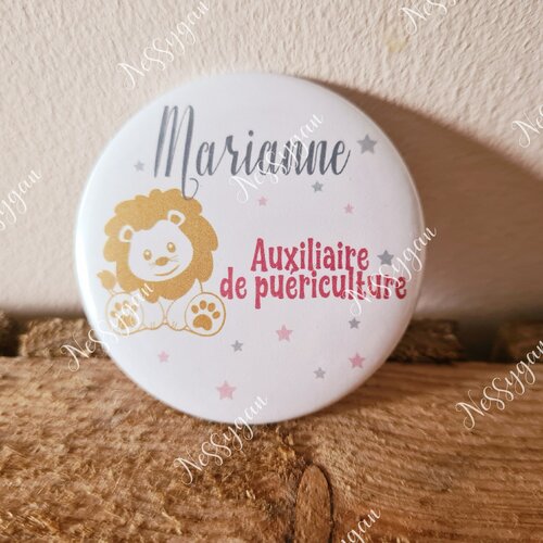 Badge rond personnalisé lion pour infirmière - aide-soignante, sage-femme, auxiliaire puéricultrice