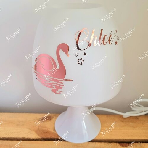 Lampe personnalisée pour enfant avec prénom thème cygne rose - cadeau de naissance, noël, anniversaire