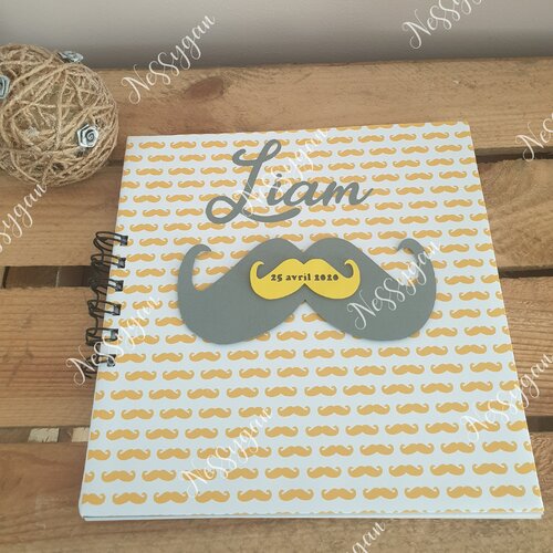 Livre d'or baptême thème moustache personnalisé par un prénom, date