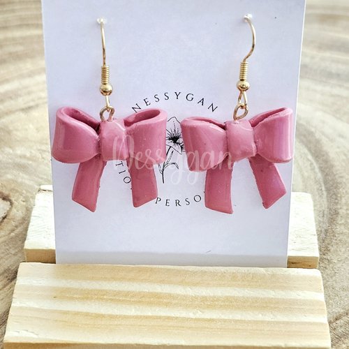 Boucles d'oreilles nœud rose - élégance artisanale