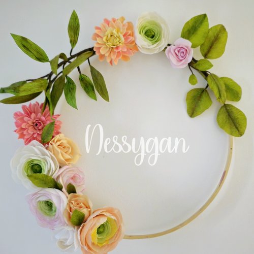 Couronne fleurie éternelle – fleurs en papier crépon fait main